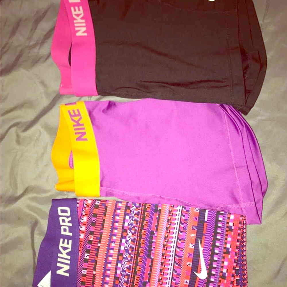Bundle of 3 Nike pros.